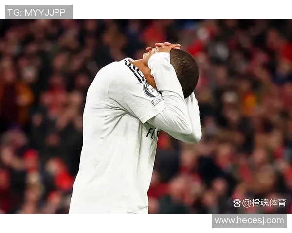 足球传奇球星突发重病病危消息引发一切球球迷关注与担忧