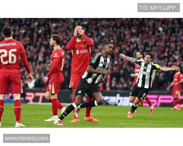 利物浦球星佩戴口罩现象背后的因此而而事与球迷反响解析